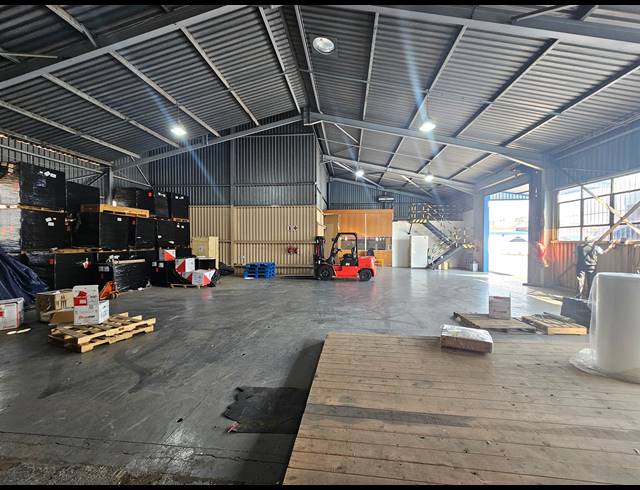 1,875M² WAREHOUSE FOR SALE IN ISANDO
